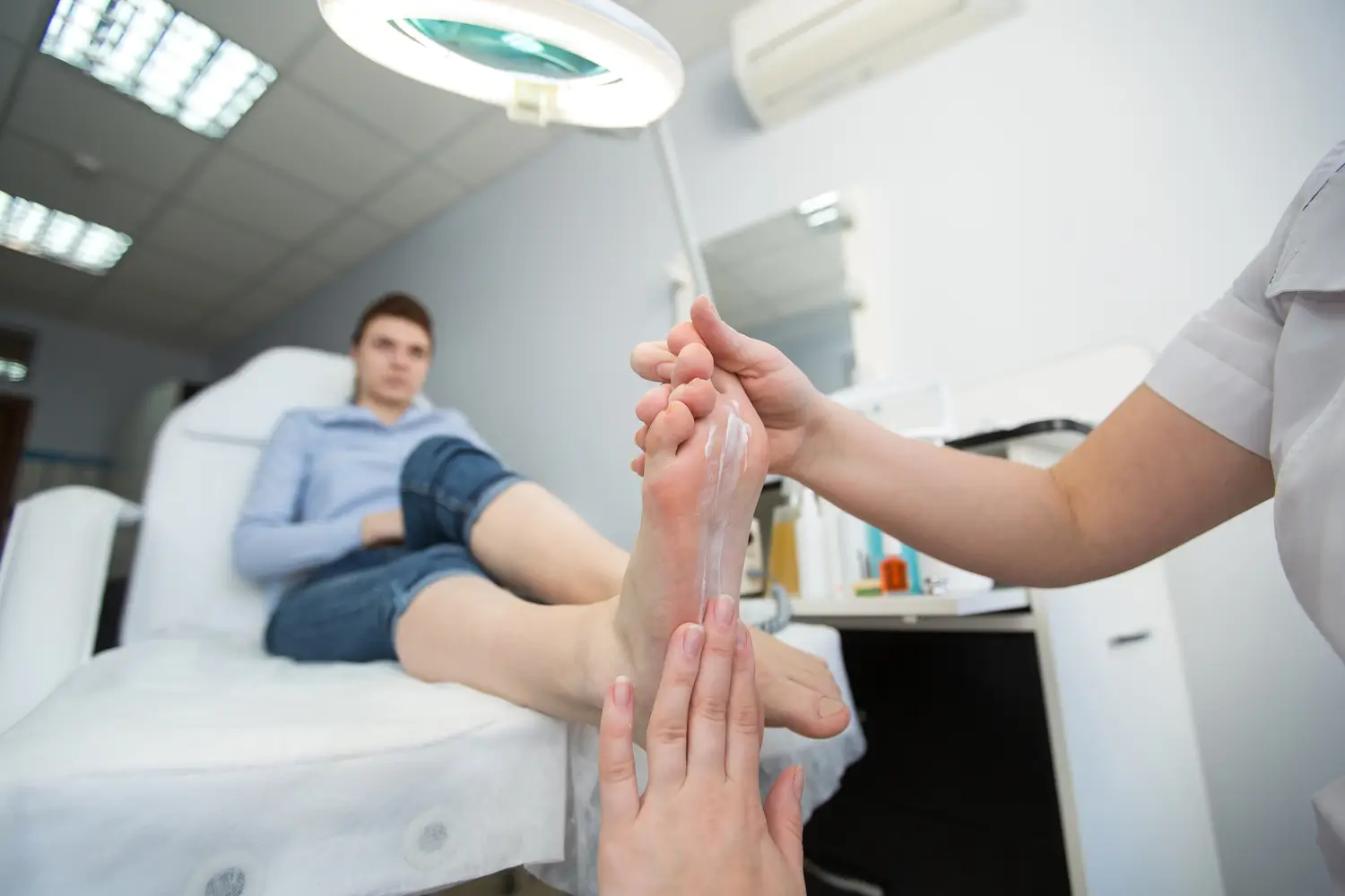 consulta médica para diagnóstico de gota - clinica de reumatologia